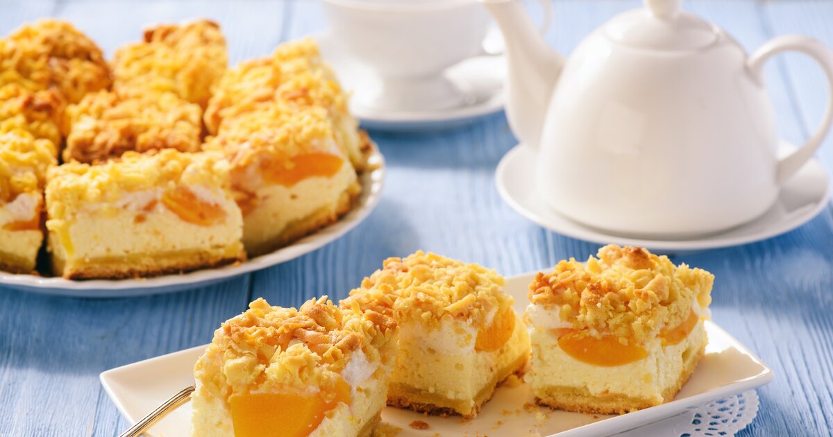 Pfirsich-Käsekuchen vom Blech: Einfacher Sommerkuchen mit Streuseln