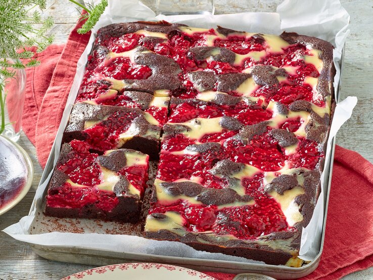 Black-and-White-Brownies-Himbeerkompott Black and White Brownies mit Himbeerkompott