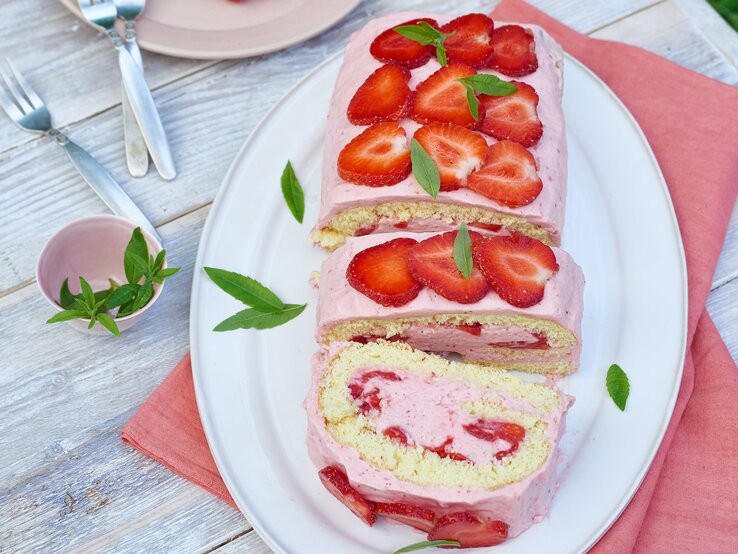 Erdbeerrolle mit Buttermilch-Zitronenmousse 