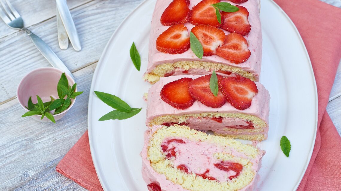 Erdbeerrolle mit Buttermilch-Zitronenmousse 