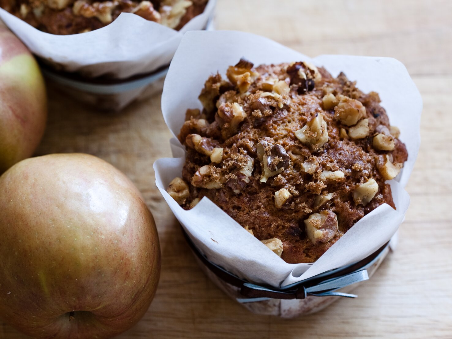 Apfel-Walnuss-Muffins: Köstlich mit Buttermilch &amp; Schokolade