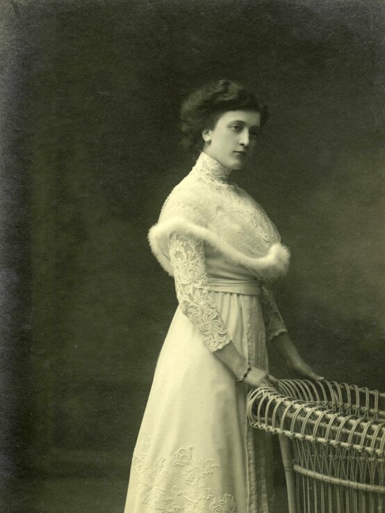 Frau um 1915 | © imago/Cola Images