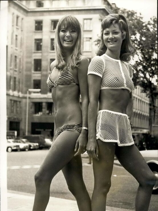 Models präsentieren Bademoden der 70er Jahre in London | © imago/ZUMA/Keystone