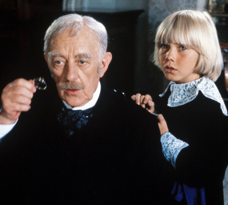 Alec Guinness als Earl of Dorincourt und Ricky Schroder als Cedric Errol in "Der kleine Lord" | © IMAGO / Allstar