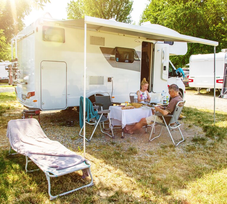 Campingplatz, Campingurlaub | © Getty Images/Elisabeth Schmitt