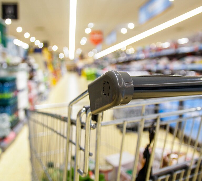 Einkaufswagen.jpg | © Getty Images /	Kinga Krzeminska