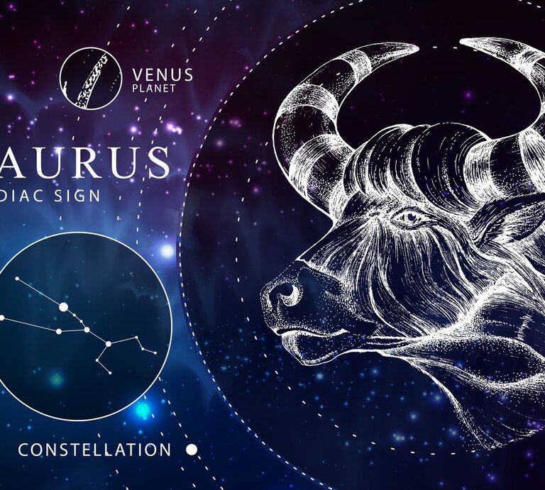 Das Sternzeichen Stier als weiße Grafik vor dunkelblauem Hintergrund, der an das Universum erinnert. Daneben ebenfalls gezeichnet der Planetenherrscher Venus und das Sternbild Stier. | © Getty Images / Ganna Bozhko