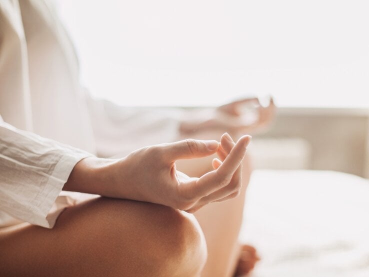 Handgeste Meditation Closeup | © kite_rin – stock.adobe.com