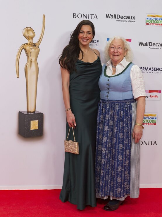 Internet-Star und Unternehmerin Sally Özcan | © BILD der FRAU / Guido Ohlenbostel