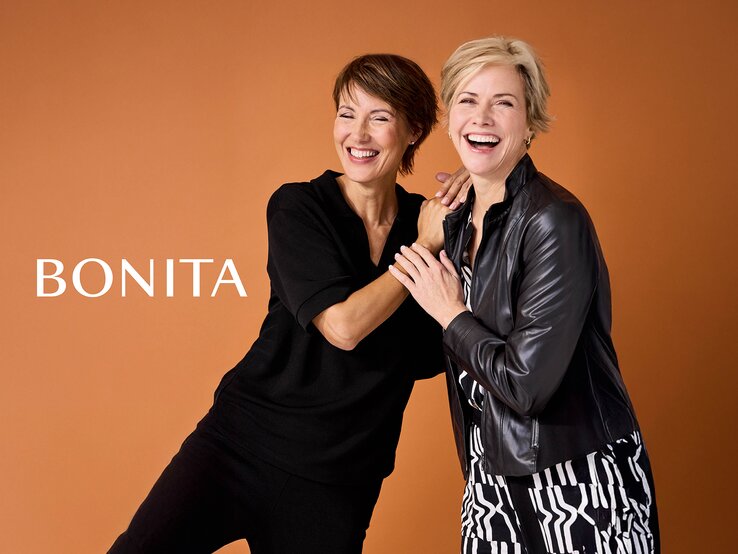 BONITA Werbung von Bonita mit zwei lächelnden Frauen.