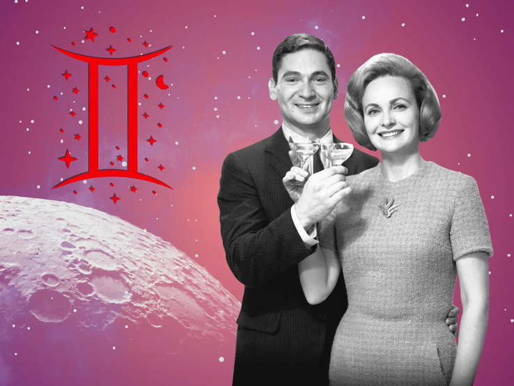 Liebeshoroskop für das Sternzeichen Zwillinge: llustration eines Paares vor einem pink-lilafarbenen Weltraumhintergrund mit Sternenhimmel und Mond. Links im Bild ist das rote Symbol Tierkreiszeichens Zwillinge.