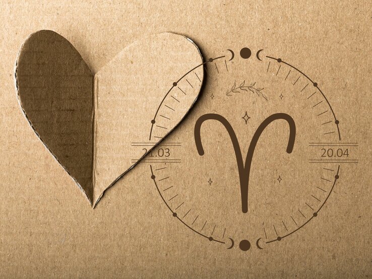 Neben einem ausgeschnittenen Herz aus Pappe ist das astrologischen Symbol des Sternzeichens Widder. | © DAPA Images und Keronyart’s Images/ Be keronyart via Canva.com [M]