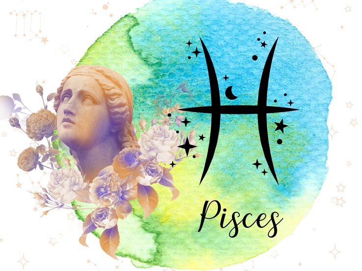 Das astrologische Symbol des Sternzeichens Fische vor einem blau-grünen Kreis, der mit Aquarelltechnik gezeichnet wurde. Daneben steht eine griechische historische Skulptur, umgeben von floralen Ornamenten in zarten Rosétönen. Im Hintergrund sind Grafiken goldener Sterne zu sehen.