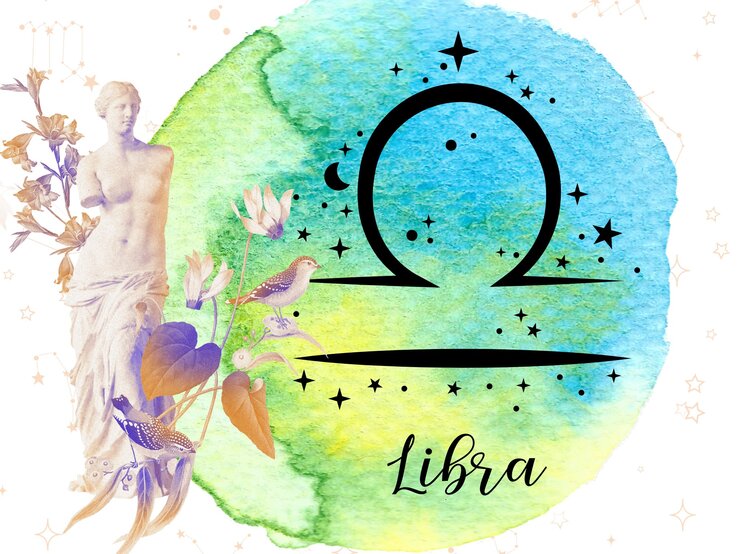 Das astrologische Symbol des Sternzeichens Waage vor einem blau-grünen Kreis, der mit Aquarelltechnik gezeichnet wurde. Daneben steht eine griechische historische Skulptur, umgeben von floralen Ornamenten in zarten Rosétönen. Im Hintergrund sind Grafiken goldener Sterne zu sehen.