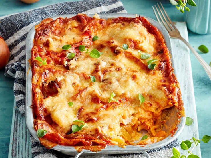 Hähnchen-Lasagne mit Paprika von oben