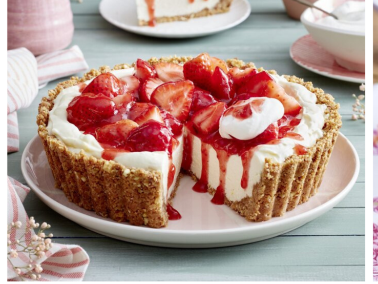 vier >Erdbeerkuchen in einer Collage
