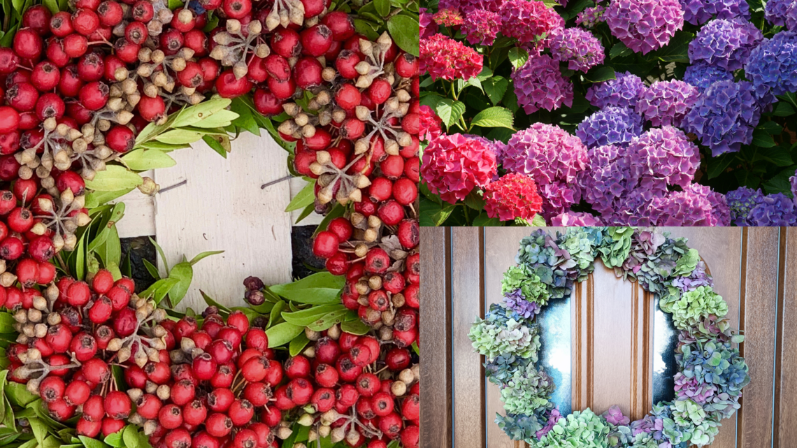 Drei florale Arrangements: roter Beerenkranz, blühende Hortensien in Lila und Pink, pastellfarbener Türkranz aus Trockenblüten.