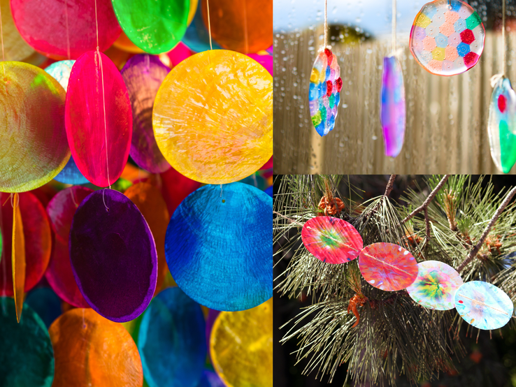 Bunte, durchscheinende Sonnenfänger aus Gelatine hängen in verschiedenen Farben an Zweigen, Fenstern und Schnüren.
