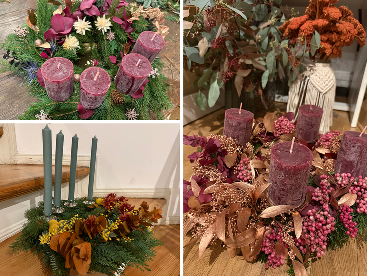Drei festlich dekorierte Adventskränze mit Tannenzweigen, Beeren, Trockenblumen und roten bzw. grünen Kerzen in Innenräumen.