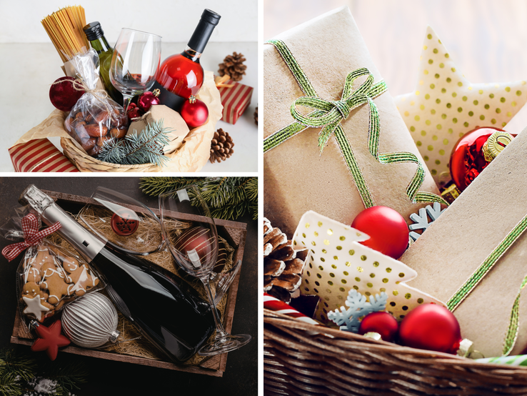 Drei weihnachtlich dekorierte Geschenkkörbe mit Wein, Gläsern, Gebäck, Tannenzweigen und roten Kugeln in Nahaufnahme.