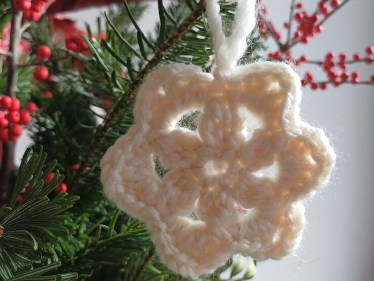 gehäkelte Schneeflocke | © Mirjam Beile