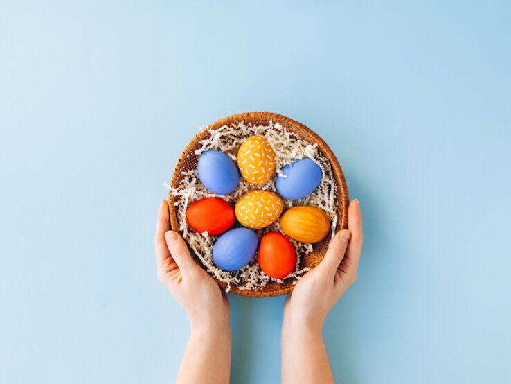 Korb mit Ostereiern