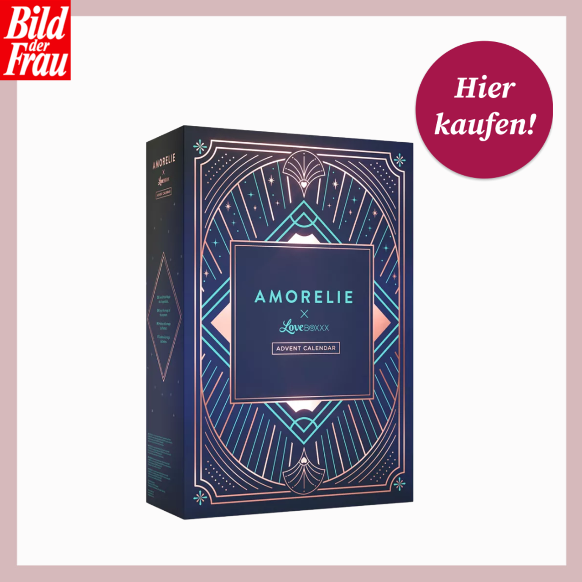 Edler Amorelie-Adventskalender in dunklem Art-Déco-Design mit türkis-pinken Akzenten, daneben runder Button „Hier kaufen!“ | © Amorelie/Canva/Collage:bildderfrau.de