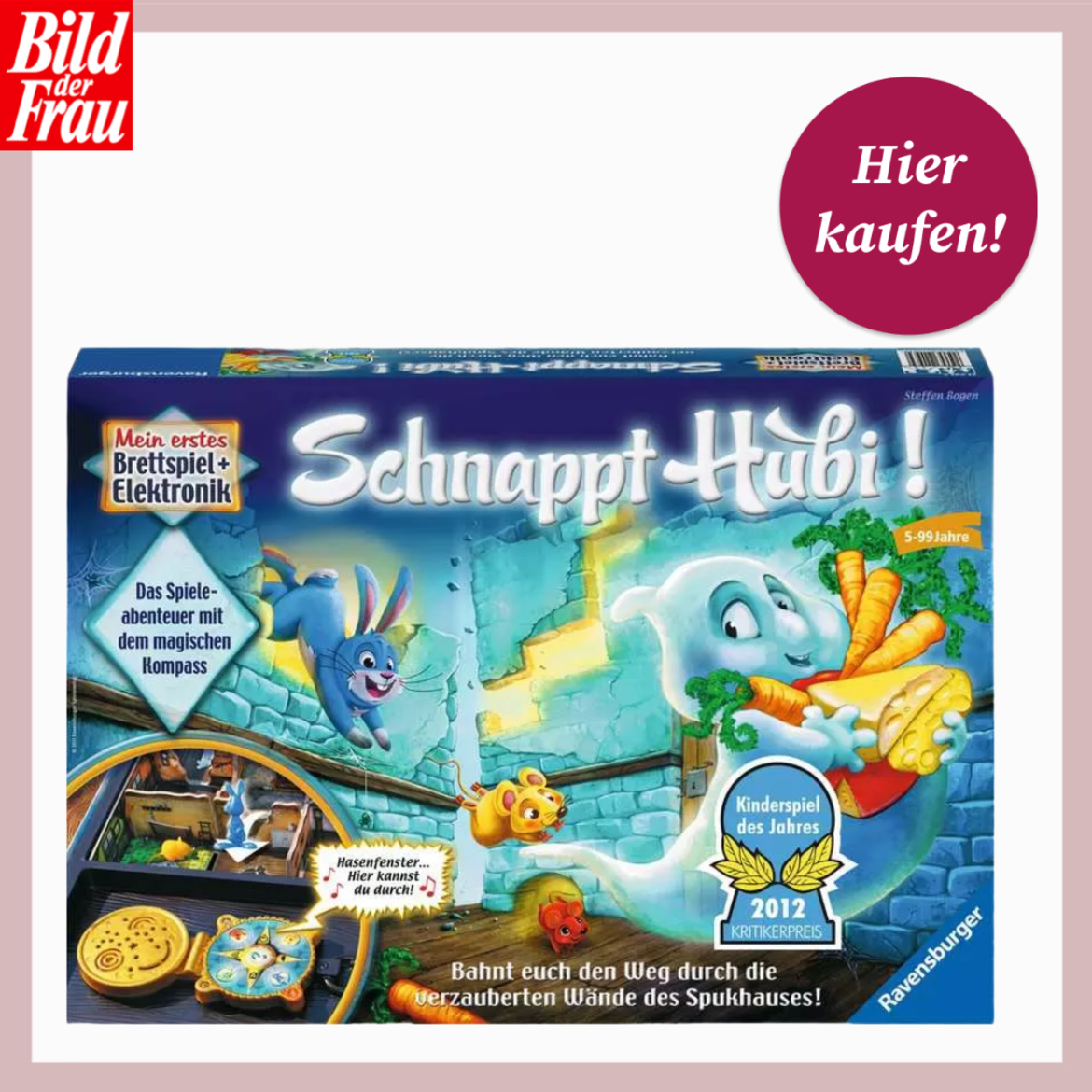 Verpackung des Kinderspiels „Schnappt Hubi!“ mit fröhlichem Gespenst, Hase und Maus vor leuchtend blauer Spukhauskulisse. | © Thalia/Canva/Collage:bildderfrau.de