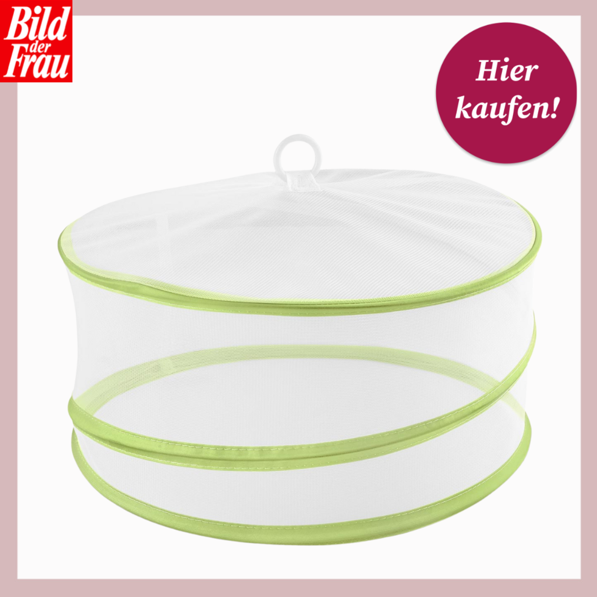 Runde, weiße Abdeckhaube aus feinem Netz mit grünem Rand und Griff, freistehend auf weißem Hintergrund. | © Tchibo/Canva/Collage: bildderfrau.de