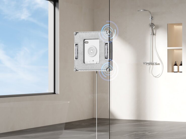 WINBOT W2 PRO OMNI säubert eine gläserne Duschwand. | © Ecovacs