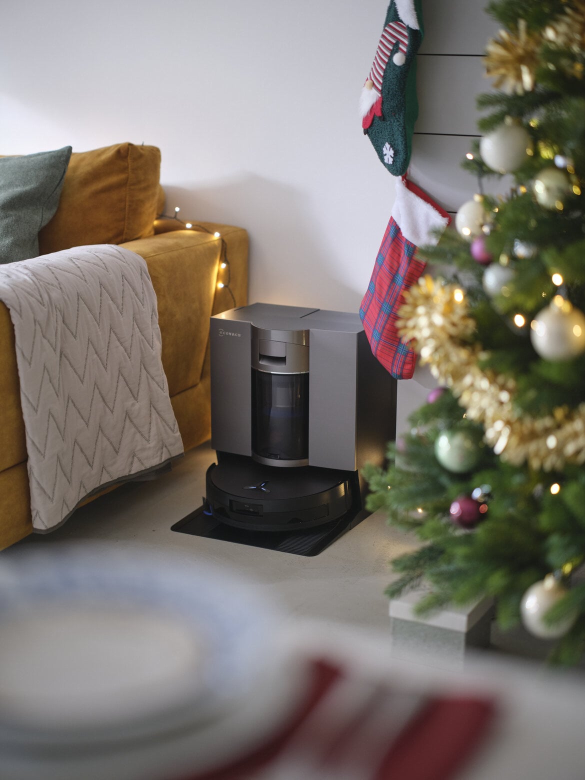 Zu sehen ist der Ecovacs Saugroboter DEEBOT X11 OmniCyclone. | © Ecovacs