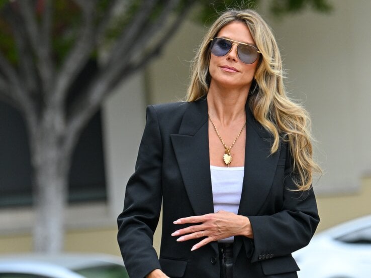 Heidi Klum trägt die perfekte Nagellackfarbe für Frauen ab 50. 