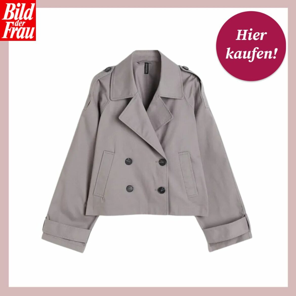 Das Bild zeigt eine graue Cabanjacke vor einem rosa Hintergrund. Die Jacke hat einen klassischen Kragen, eine doppelreihige Knopfleiste mit schwarzen Knöpfen und zwei aufgesetzte Taschen. Oben links im Bild ist das Logo "Bild der Frau" zu sehen, und oben rechts findet sich ein magentafarbener Button mit der Aufschrift "Hier kaufen!". Das schlichte Design der Jacke ist zeitlos und vielseitig für verschiedene Outfits. | © H&M