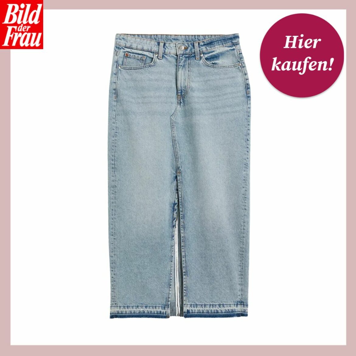 Das Bild zeigt einen hellblauen Jeansrock vor einem weißen Hintergrund mit rosa Umrandung. Oben links ist das Logo "Bild der Frau" und oben rechts ein runder, magentafarbener Button mit der Aufschrift "Hier kaufen!". Der Rock hat eine klassische Waschung, eine sichtbare Knopfleiste und einen langen Schlitz der bis zu den Knien reicht. Das Design ist schlicht, was auf einen vielseitigen und alltagstauglichen Stil hindeutet. | © H&M