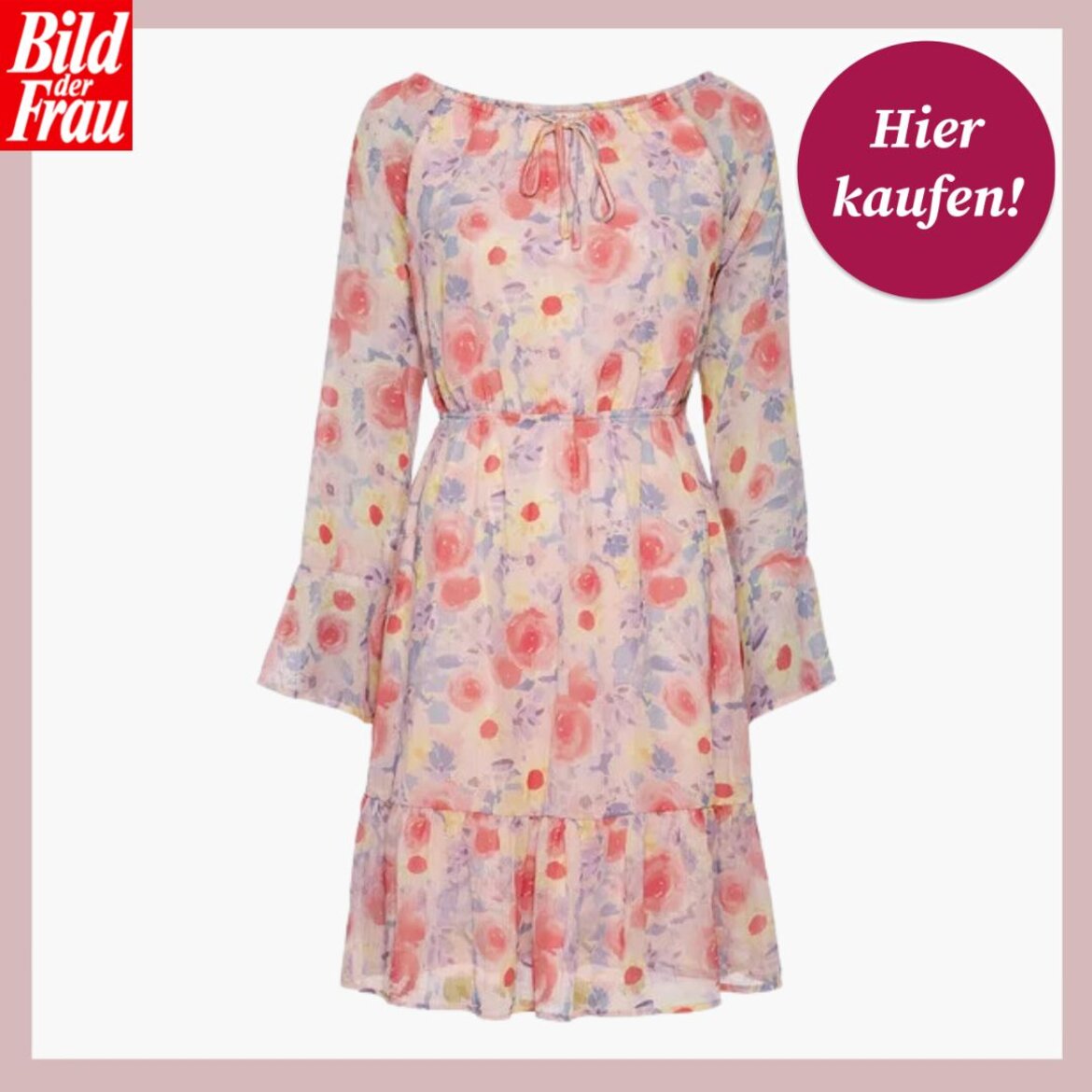 Das Bild präsentiert ein zartes, blumig bedrucktes Kleid mit einer Kombination aus Rosa-, Gelb- und Lilatönen auf einem hellen Untergrund. Das Kleid hat lange Ärmel, die an den Enden ausgestellt sind, und einen runden Halsausschnitt mit einer Kordel zum Binden. Es zeichnet sich durch einen elastischen Taillenbund aus und endet in einem gefalteten Saum. Das Outfit ist vor einem einfarbigen, pastellrosa Hintergrund positioniert, und in der oberen rechten Ecke des Bildes befindet sich ein rundes, bordeauxrotes Etikett mit der weißen Aufschrift "Hier kaufen!". In der oberen linken Ecke ist das Logo "Bild der Frau" in Weiß auf einem roten Hintergrund zu sehen. | © Lidl