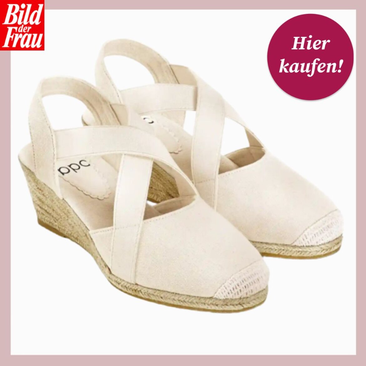Beigefarbene Espadrille-Sandalen mit Keilabsatz und breiten Kreuzriemen, aus Leinenstoff auf heller Fläche arrangiert. | © Bonprix/ Collage: bildderfrau.de