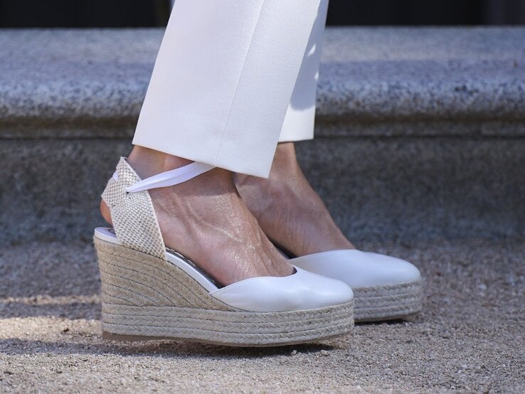 Nahaufnahme weiße Espadrilles
