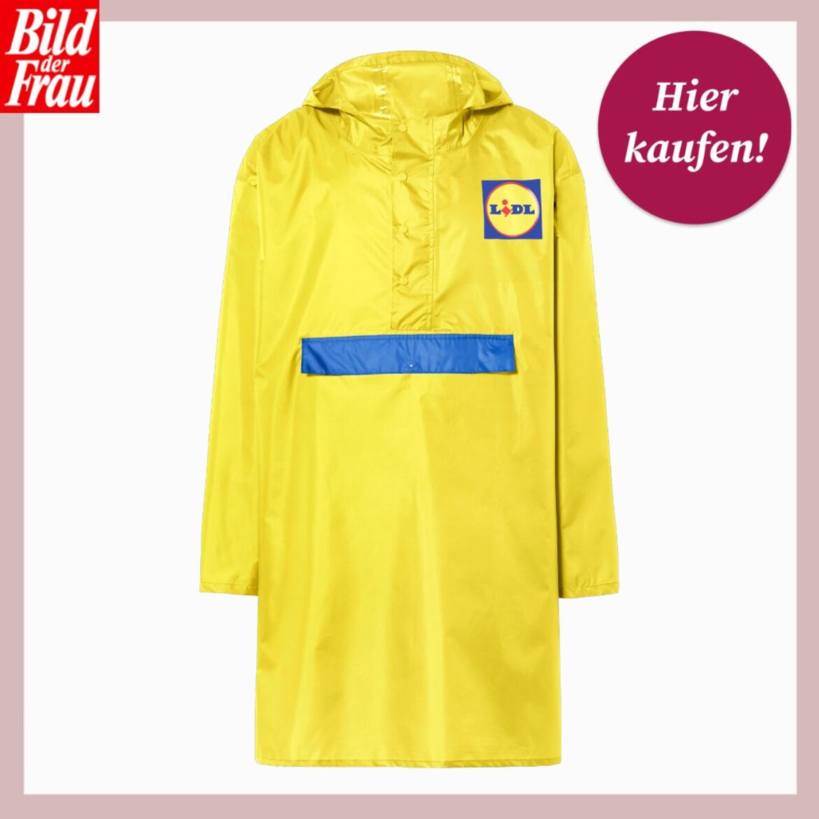 Leuchtend gelber Regenponcho mit Kapuze, blauer Fronttasche und Lidl-Logo auf der Brust, frontal präsentiert. | © Collage: bildderfrau.de/ Lidl