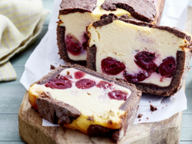 Schwarzwälder Zupfkuchen Schwarzwälder Zupfkuchen auf Backpapier
