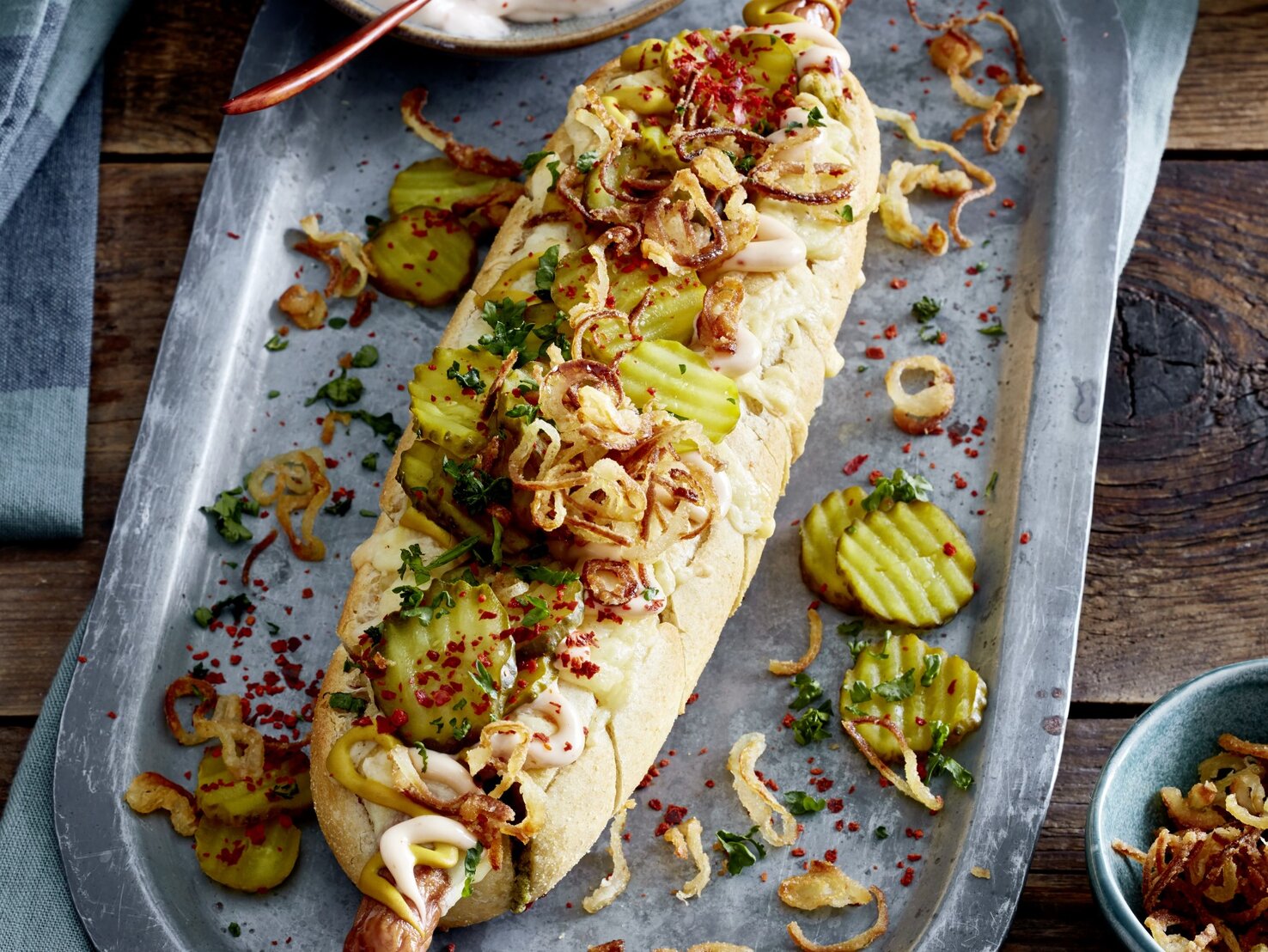 Hotdog aus dem Ofen im Kräuterbaguette: Ein Erlebnis der besonderen Art