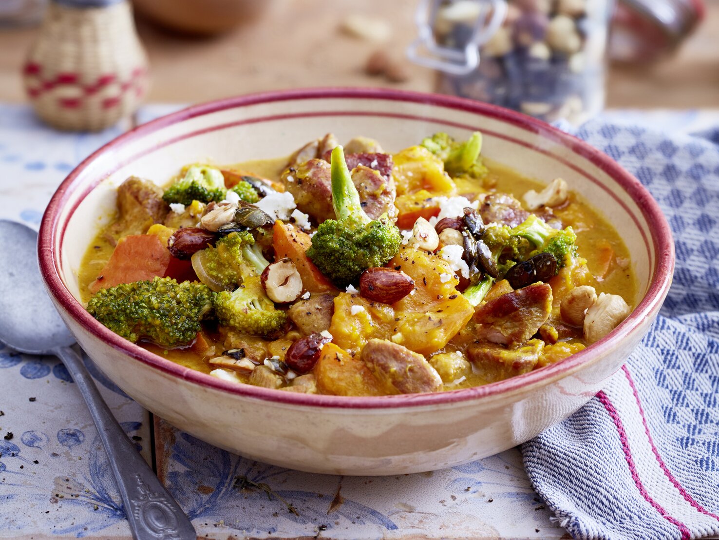 Puten-Gulasch mit Kürbis und Honignüssen: Süß &amp; würzig vereint