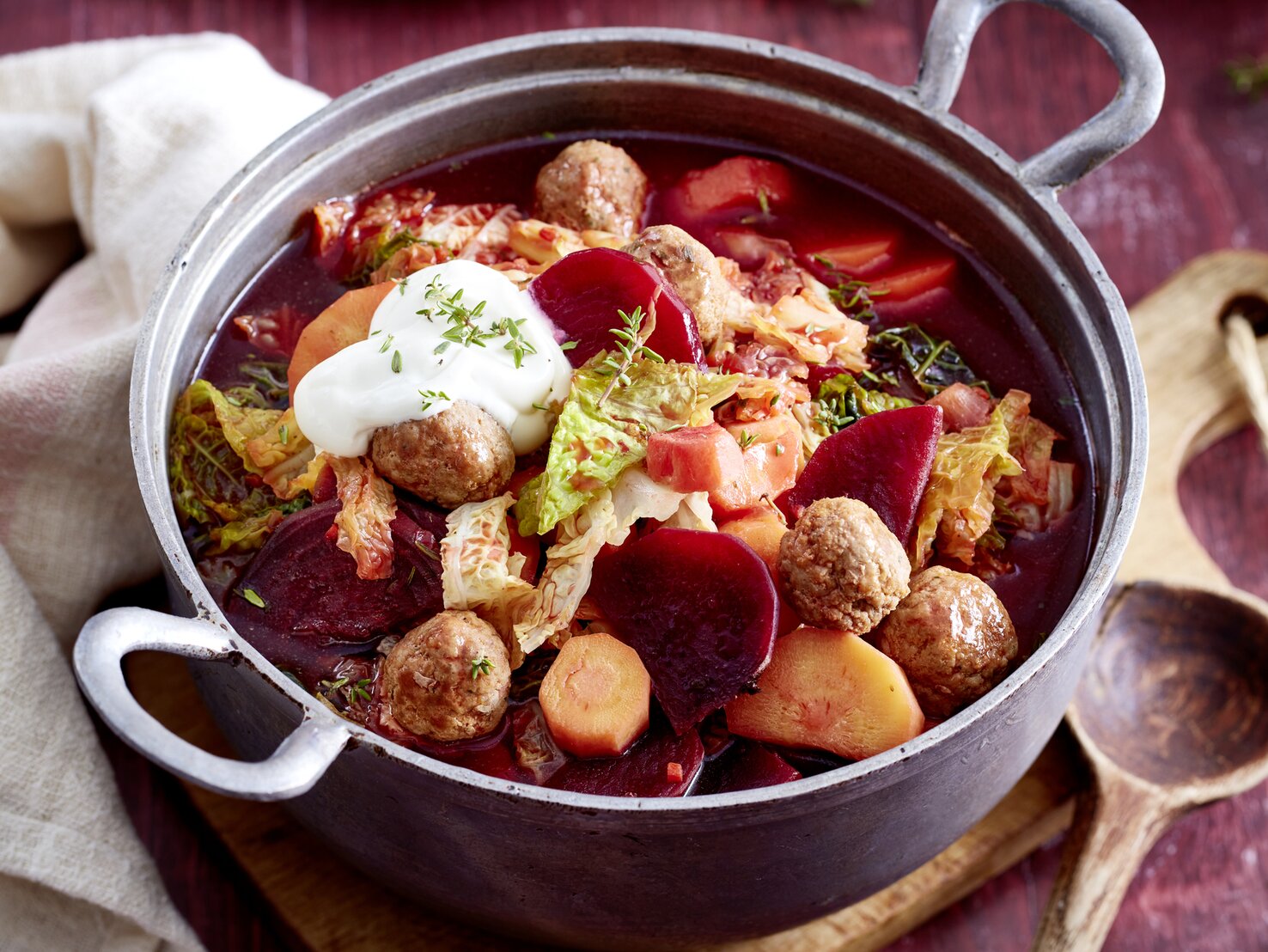 Rote-Bete-Topf mit Hackbällchen: Gesund &amp; verdammt lecker!