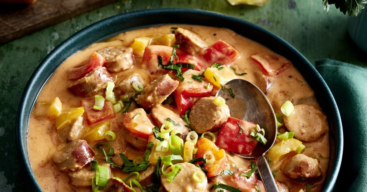 Wurstgulasch mit Paprika-Frischkäse-Soße: So einfach, so gut!